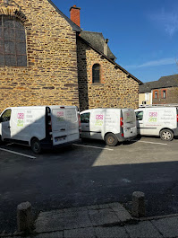 Artisan peintre au travail